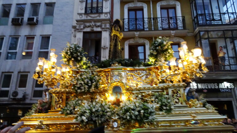 JESÚS DE MEDINACELI EN PASEO POR MADRID